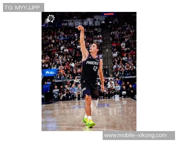 吉莱斯皮称赞布克场上威慑力强大自信出手是我唯一的要求