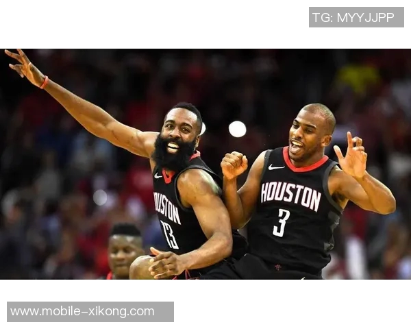 快船分享哈登与中国留学生约翰郝亲密合影表达感激之情